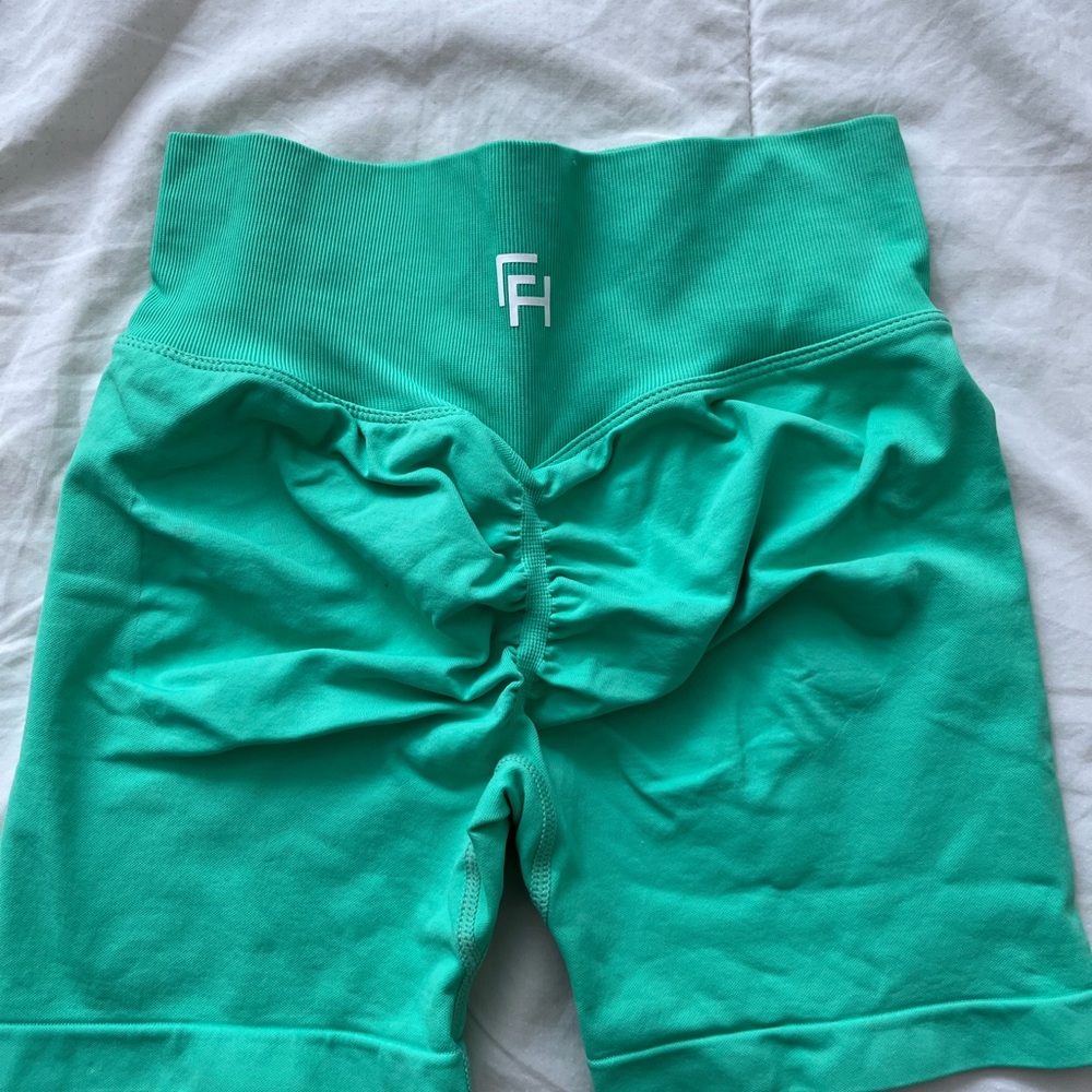 Green Bike Shorts with High-Rise Waist and Seamless Design